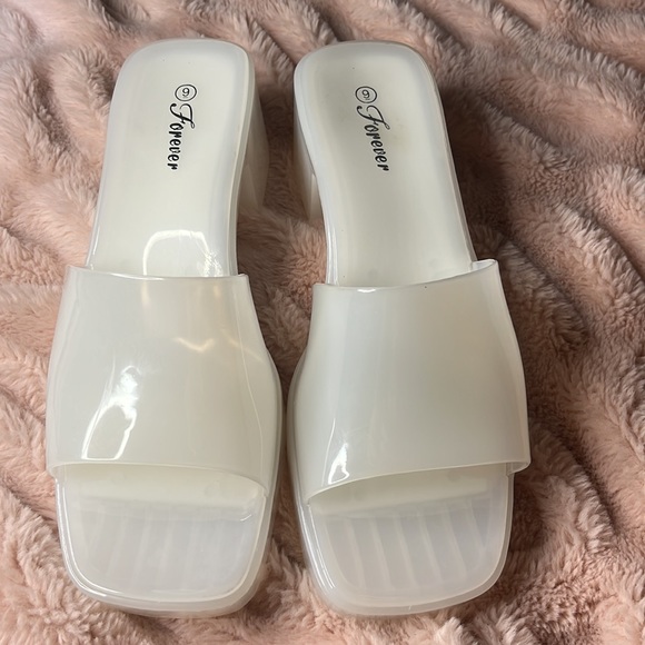 Very cute jelly heels! I’ve never worn these and they’re just not my style. - Picture 4 of 5